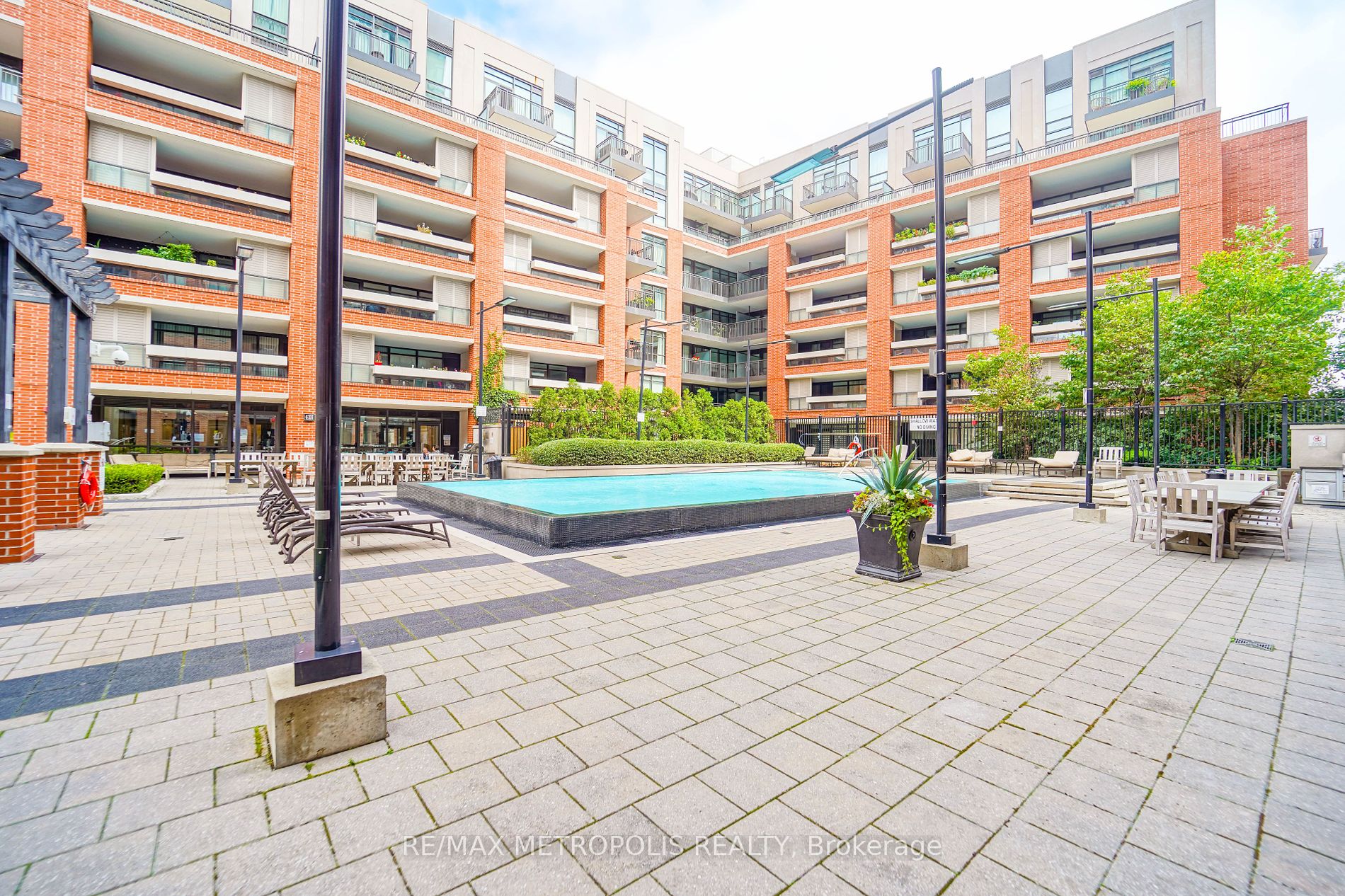 800 Lawrence Ave W, #415