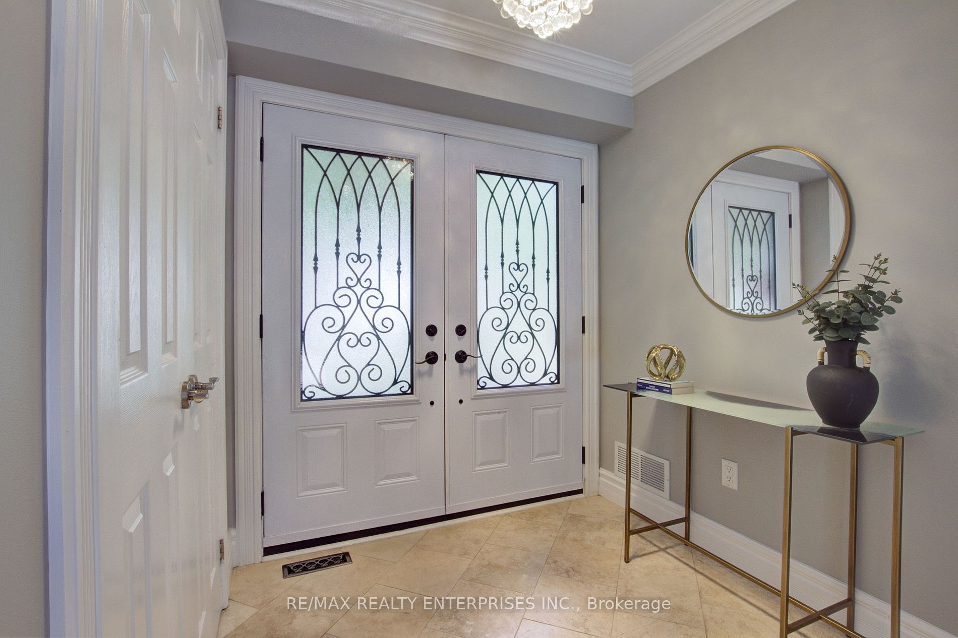996 Cresthampton Lane