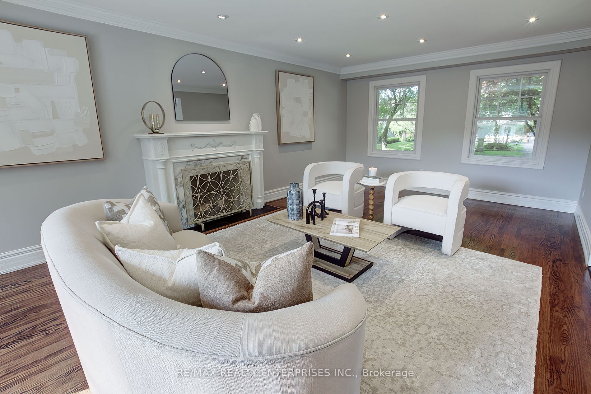 996 Cresthampton Lane