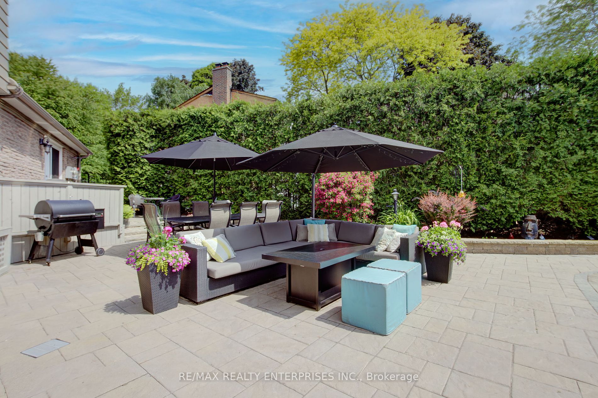 996 Cresthampton Lane