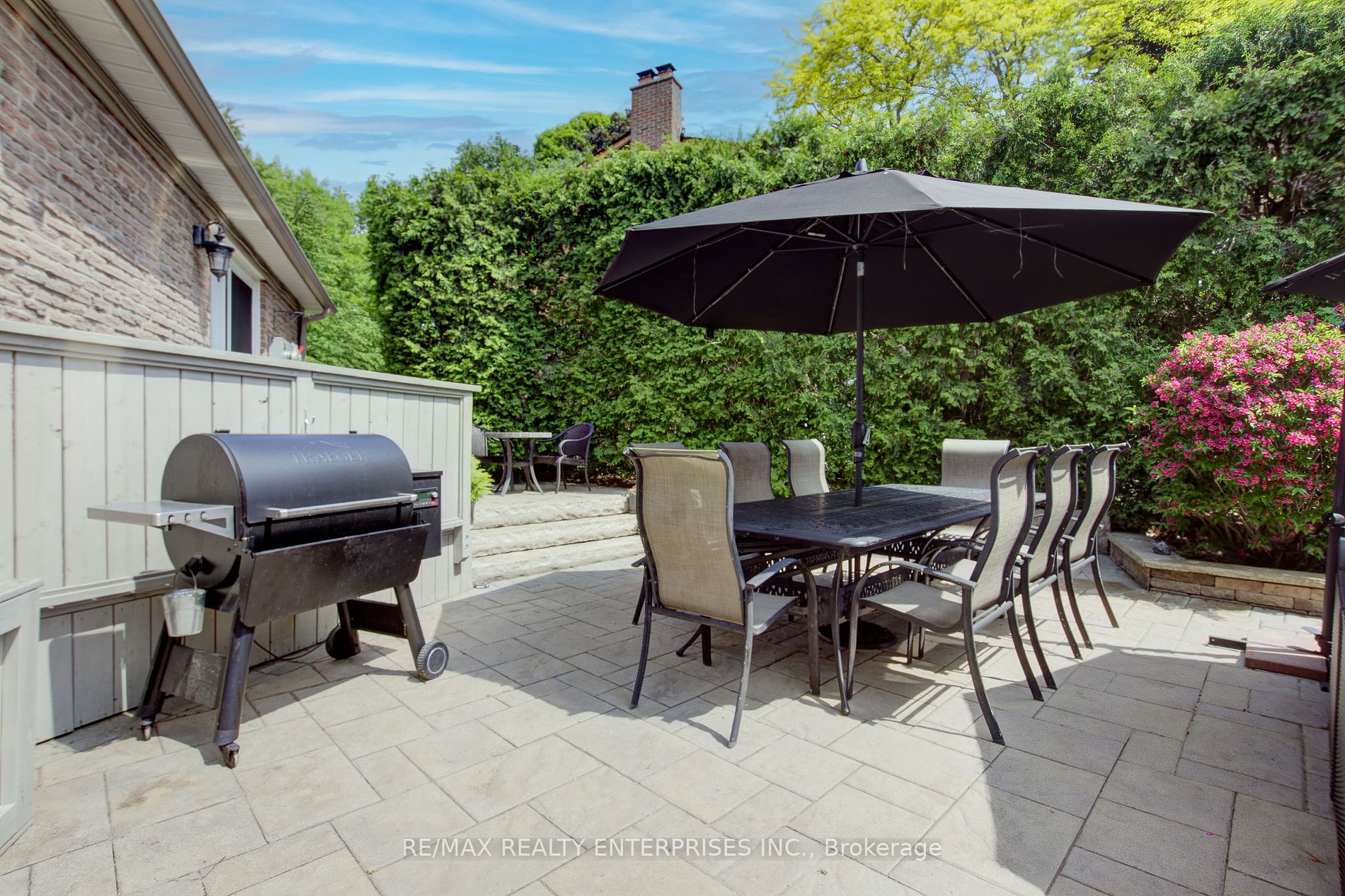 996 Cresthampton Lane
