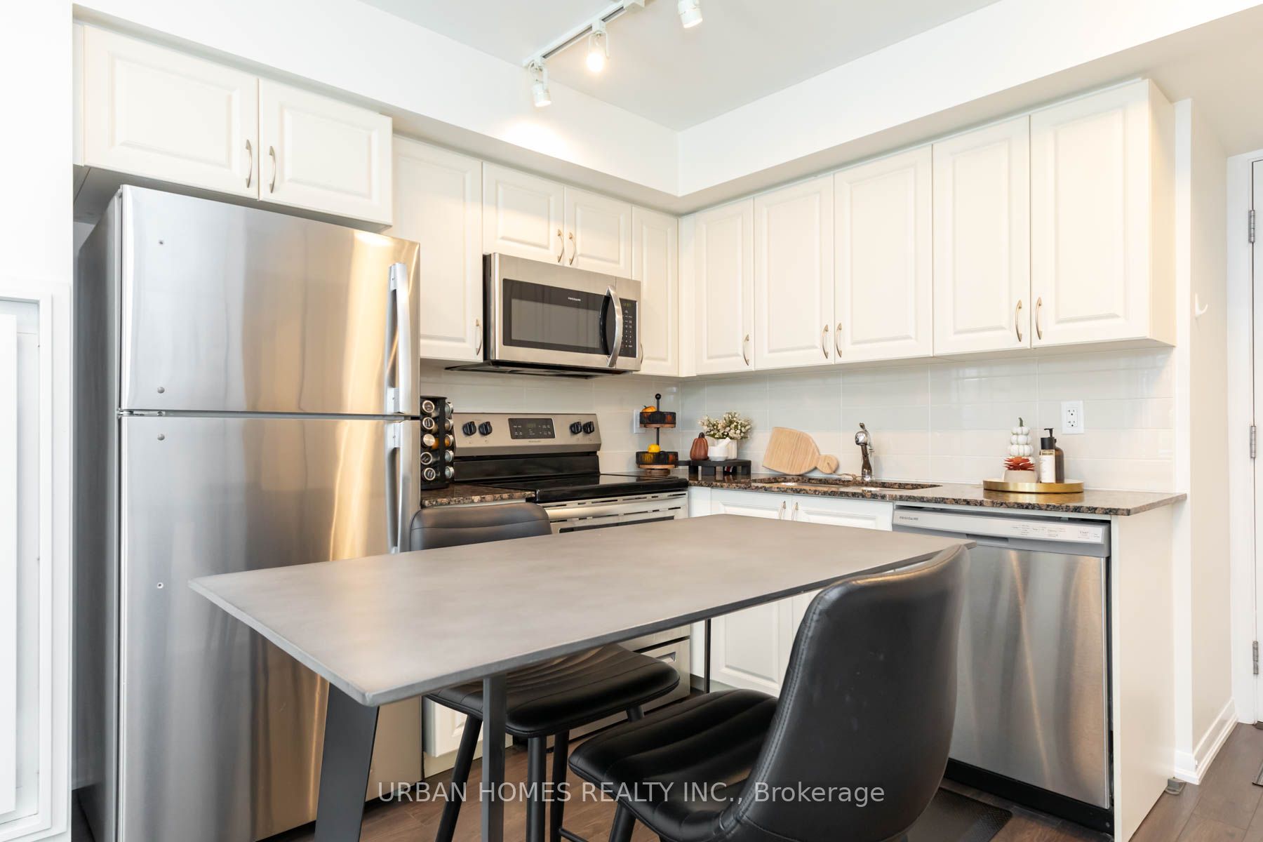 3091 Dufferin St, #734