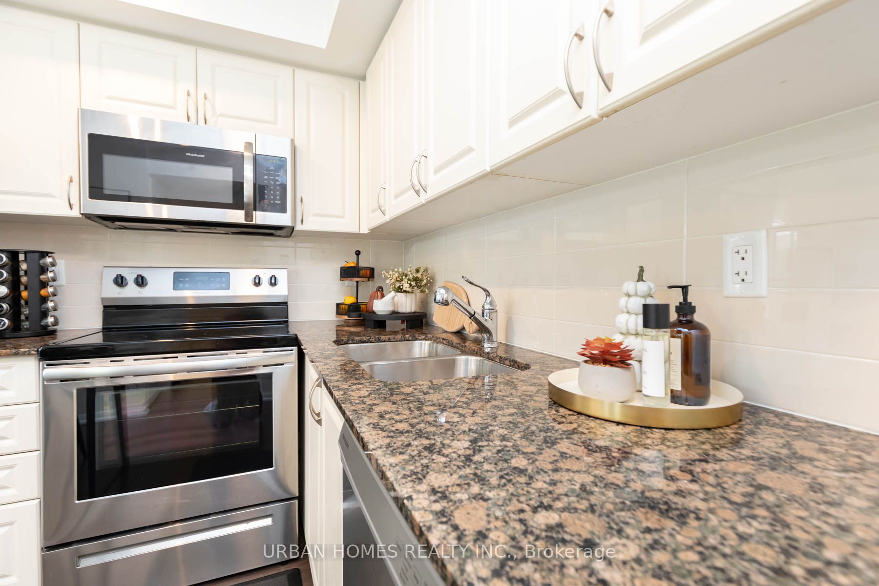 3091 Dufferin St, #734