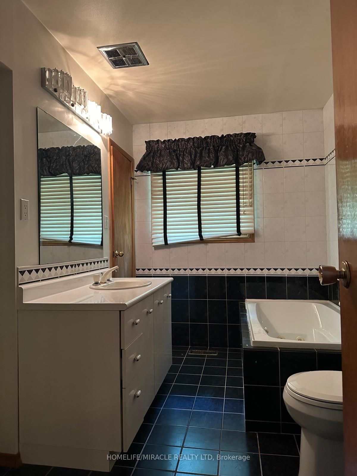 2216 Olde Base Line Rd