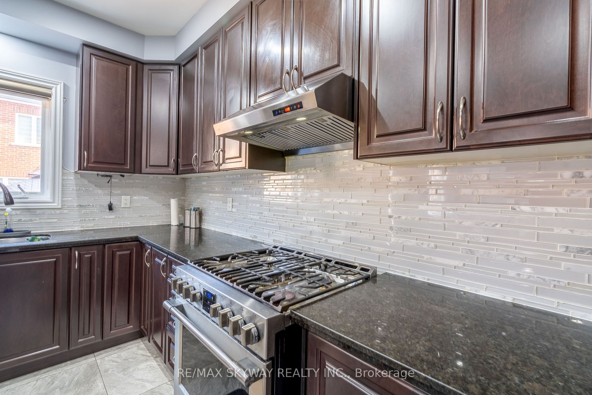 25 Hammerhead Rd