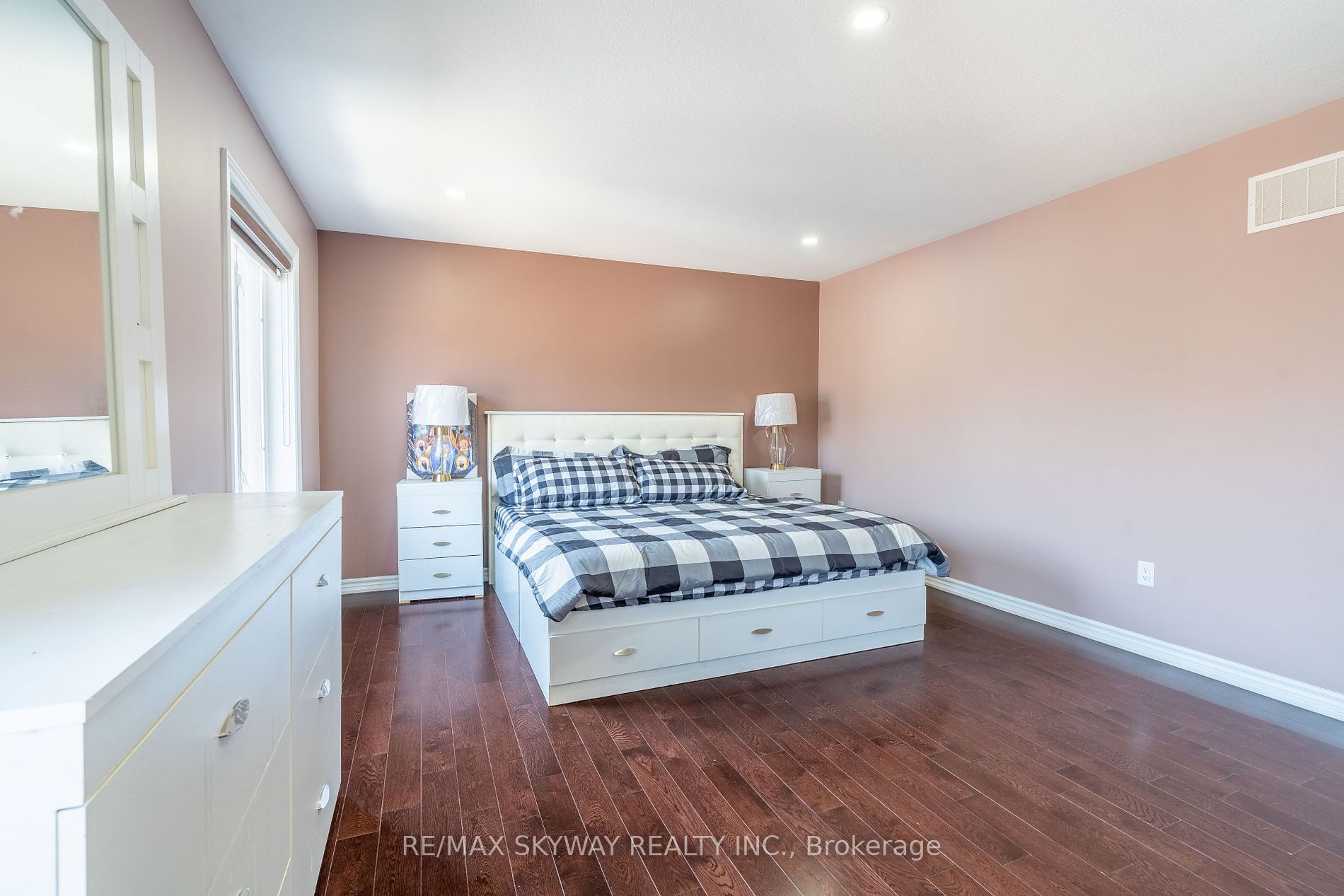 25 Hammerhead Rd
