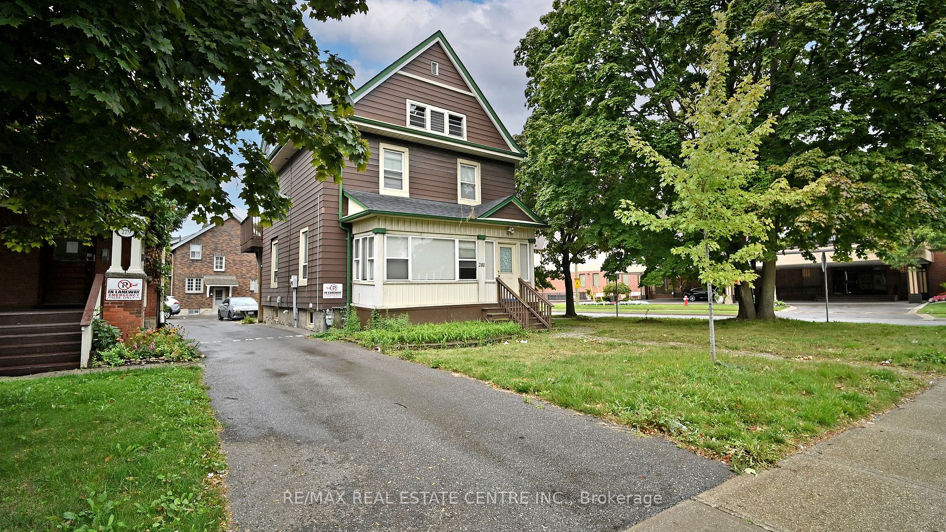 281 Main St N