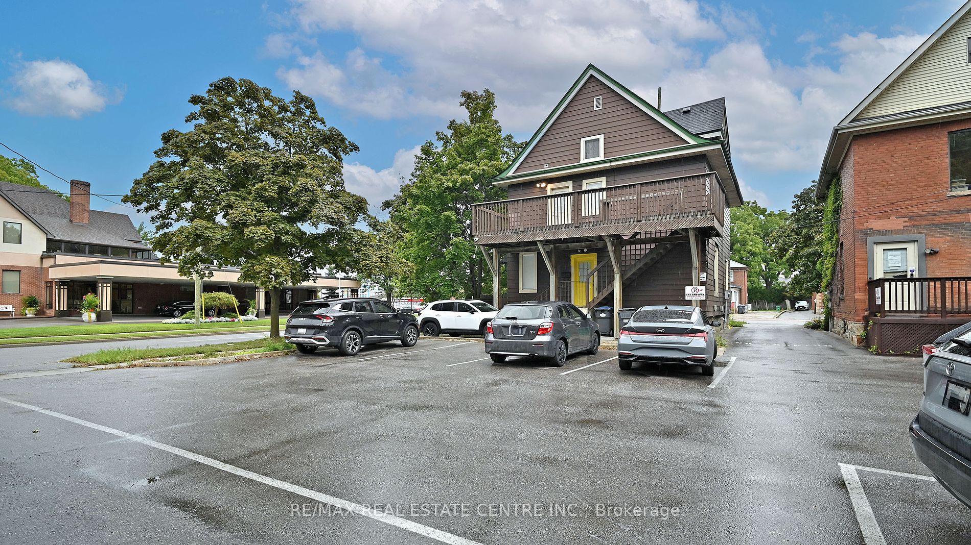 281 Main St N
