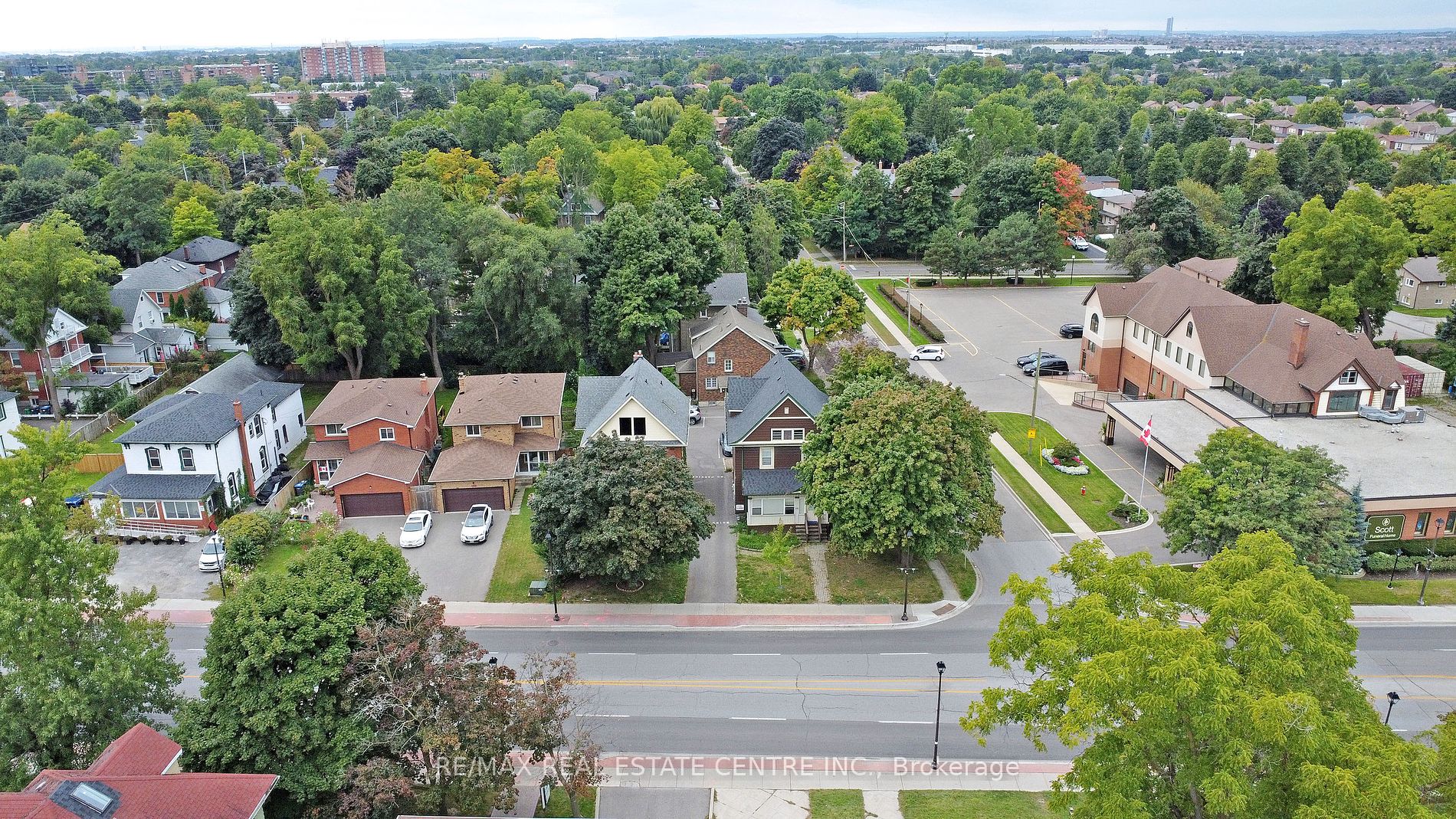 281 Main St N