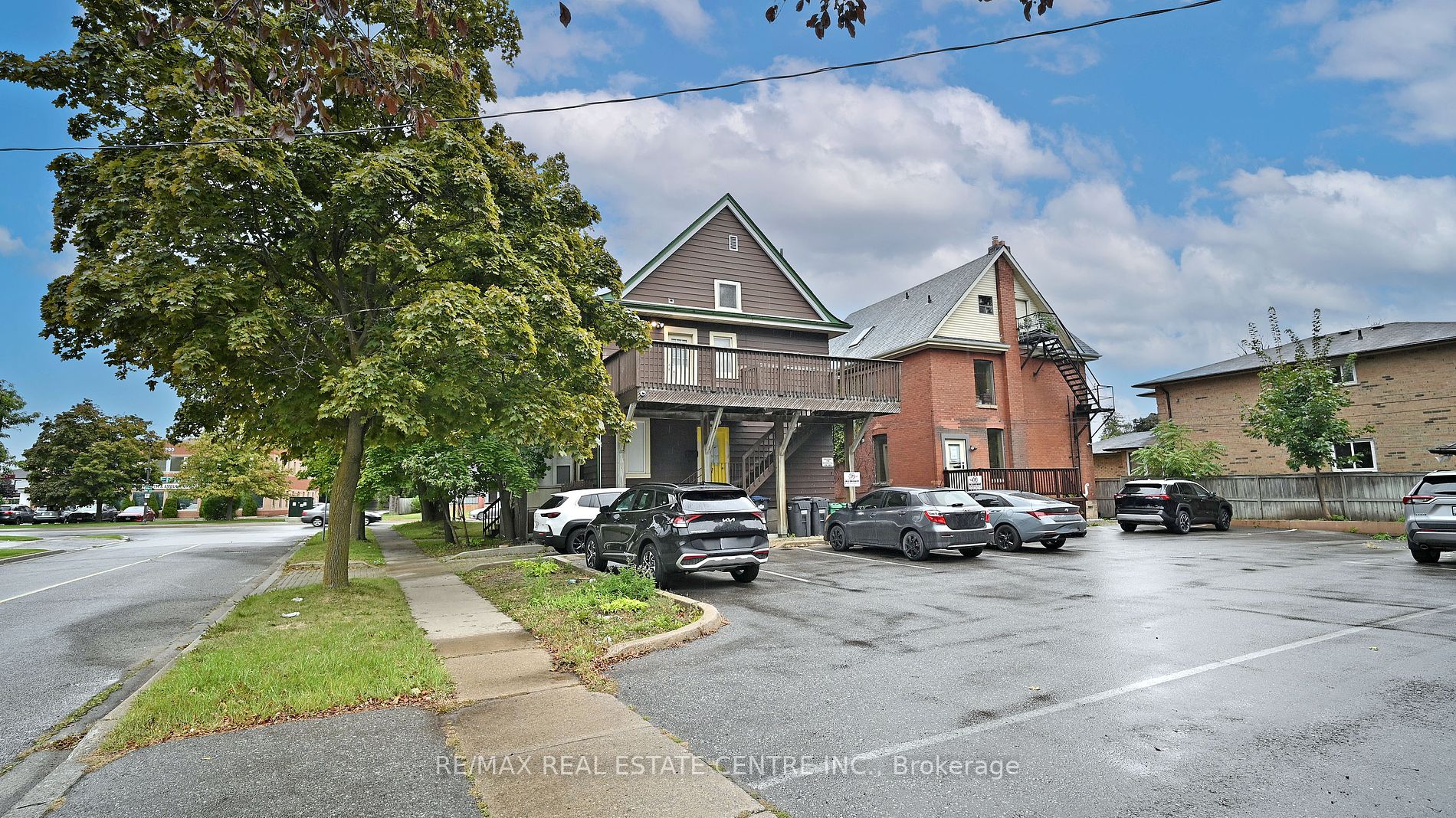 281 Main St N
