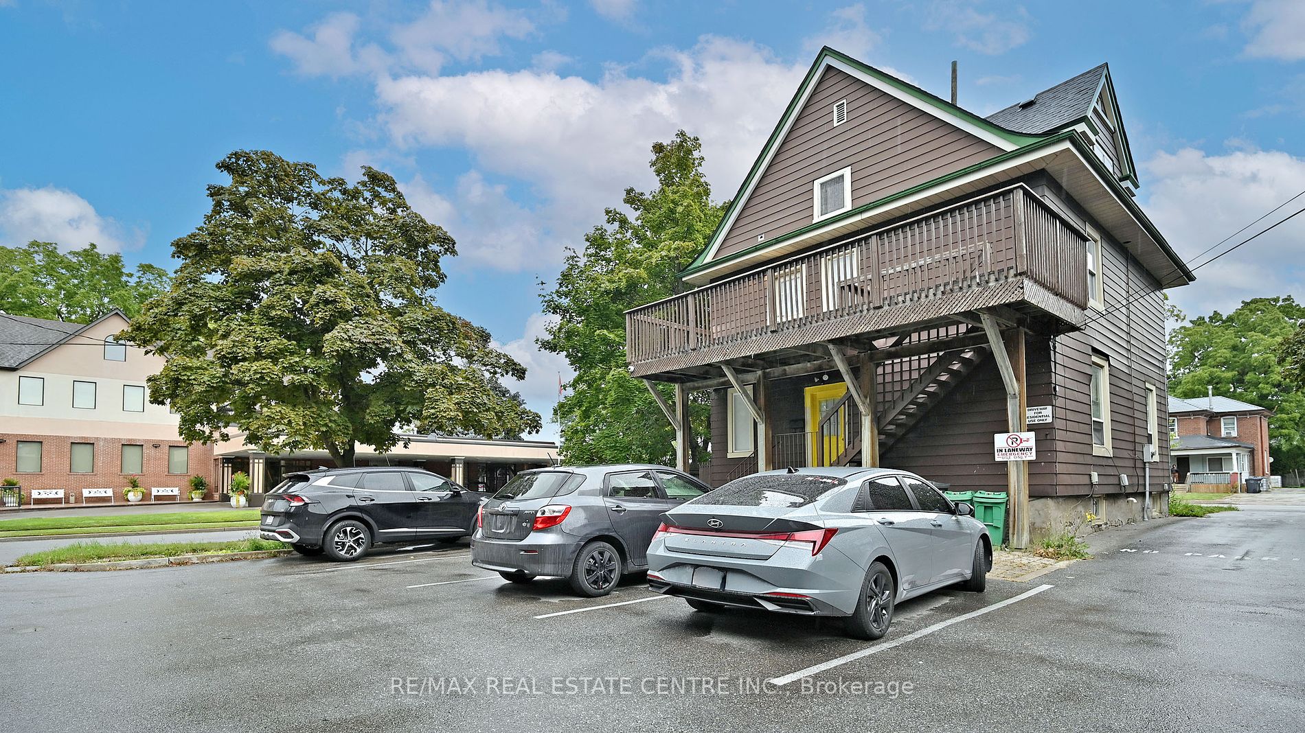 281 Main St N