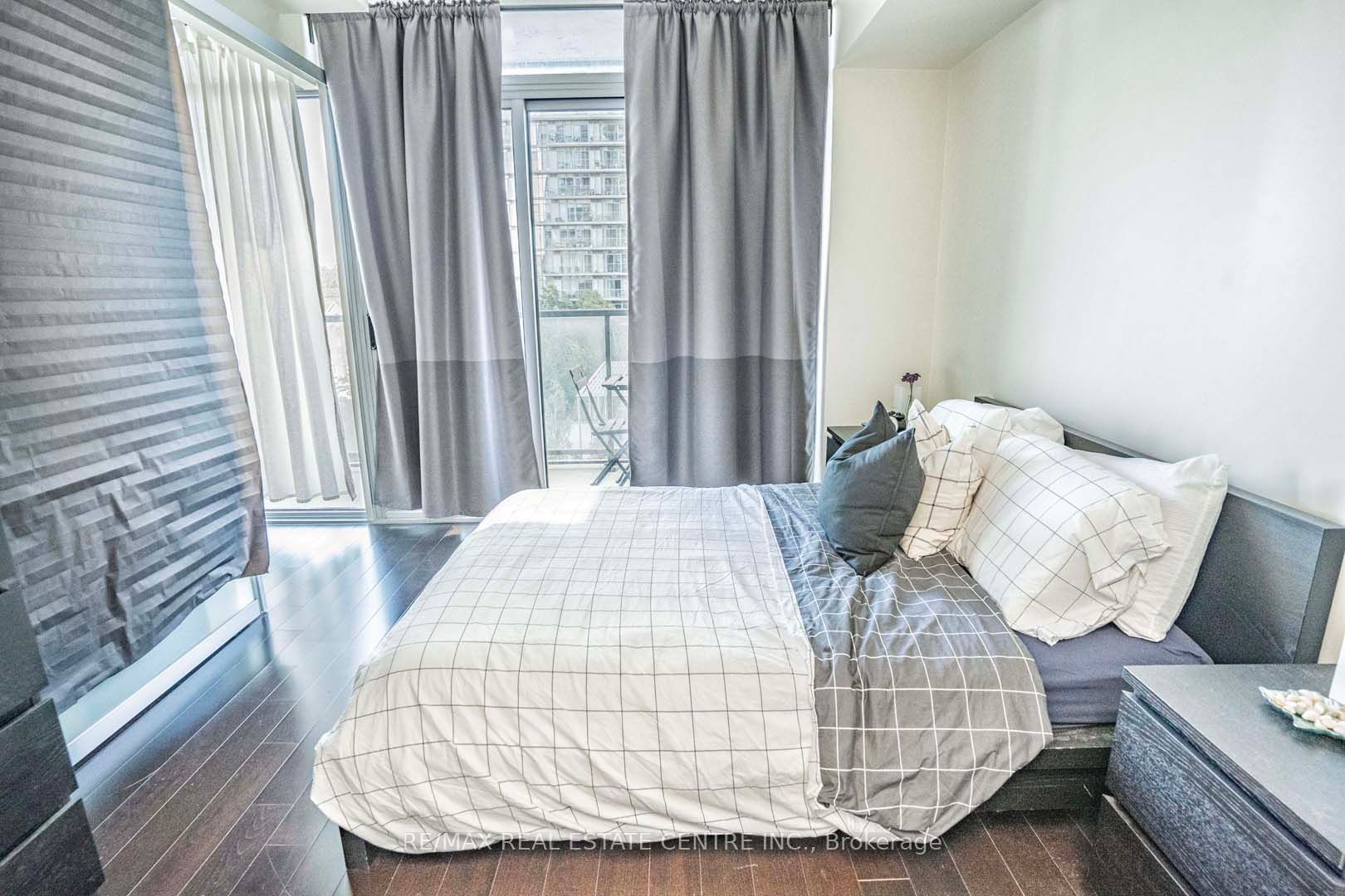 105 The Queensway Ave, #415