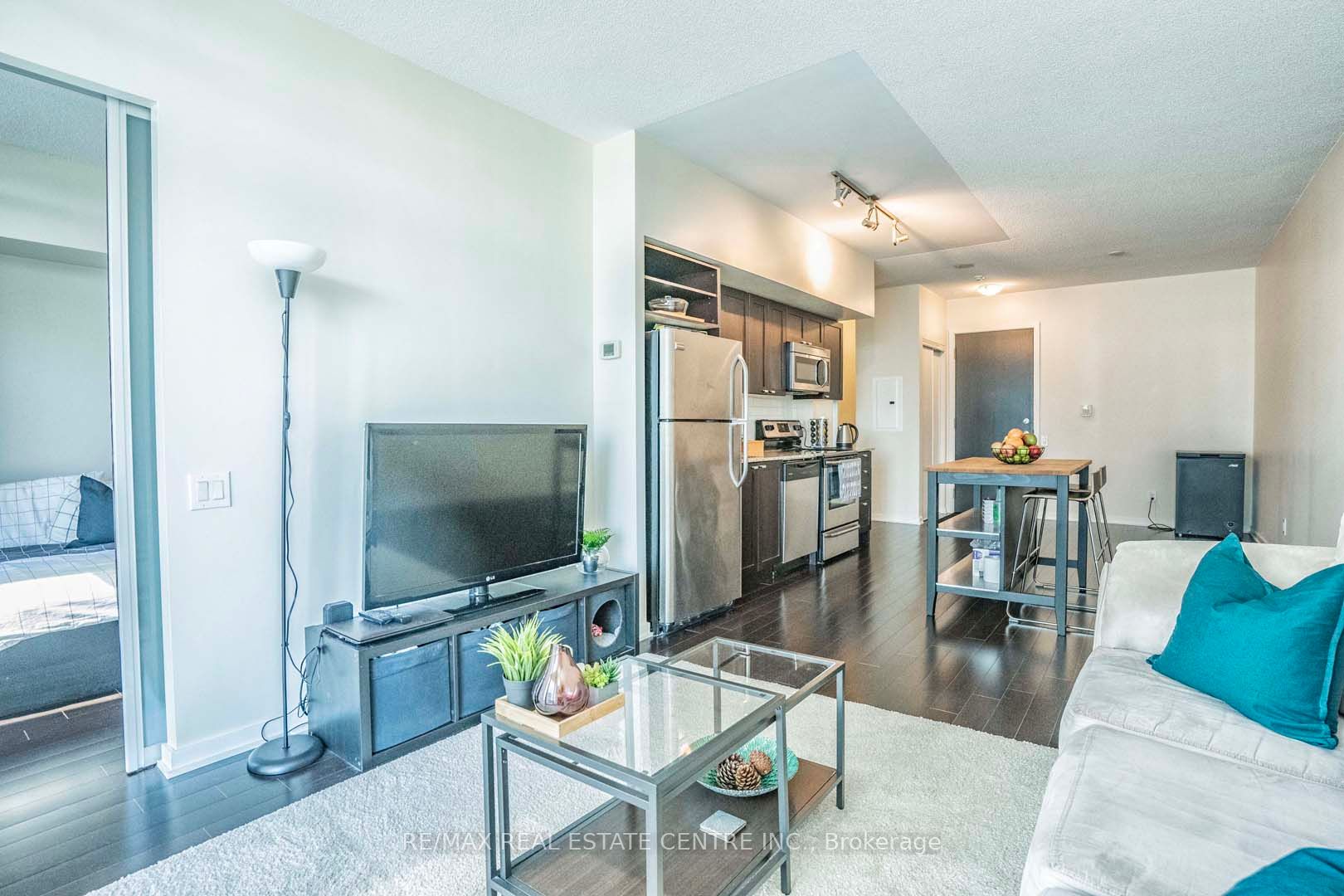 105 The Queensway Ave, #415