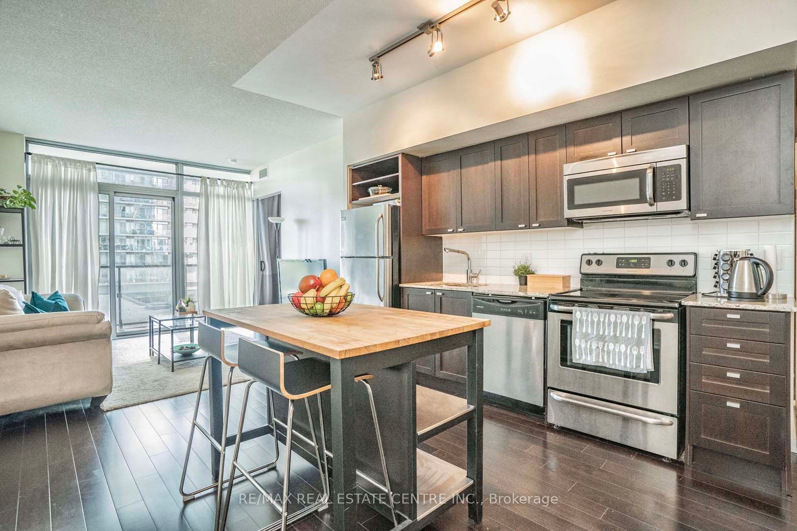 105 The Queensway Ave, #415