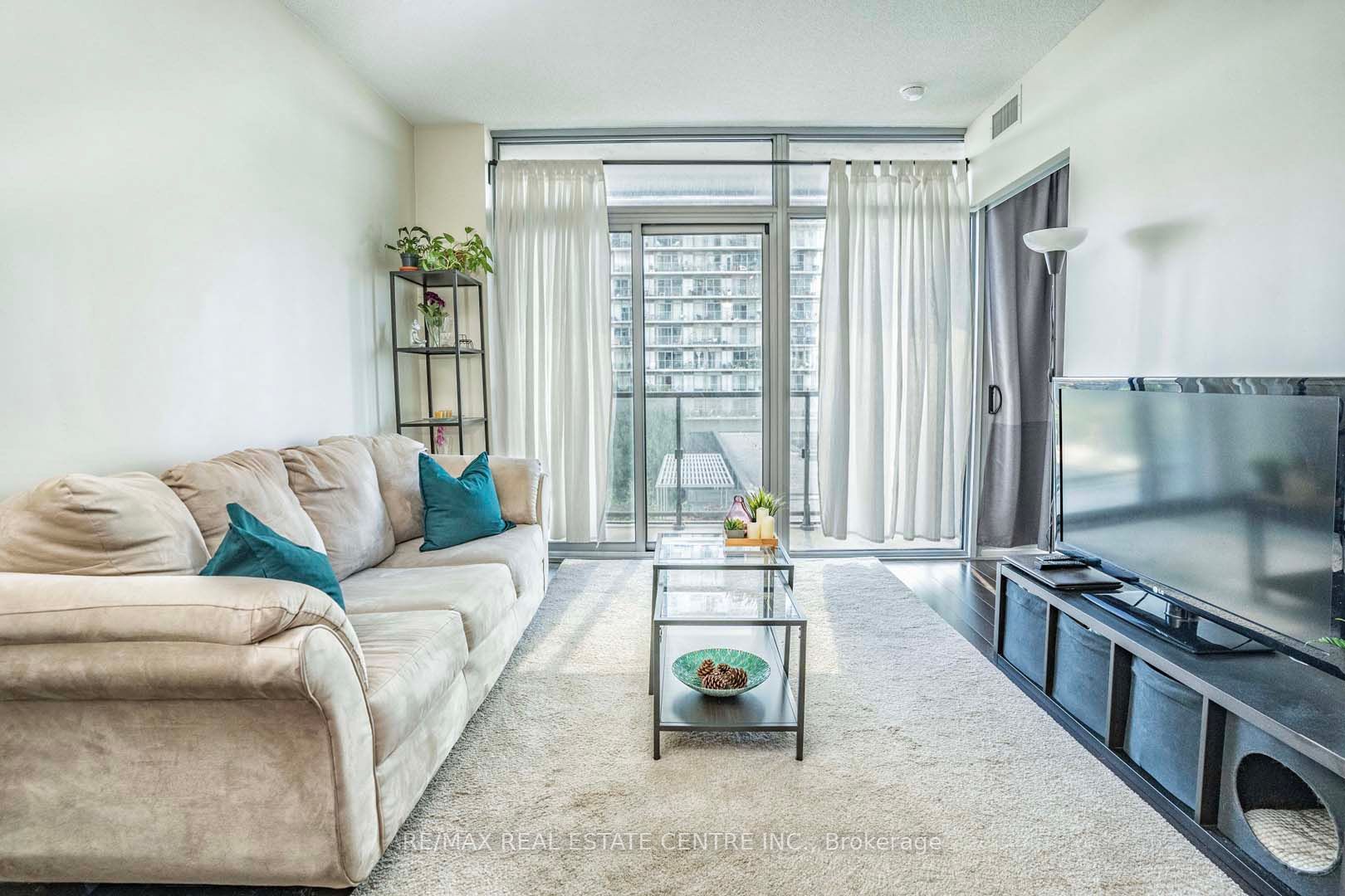 105 The Queensway Ave, #415