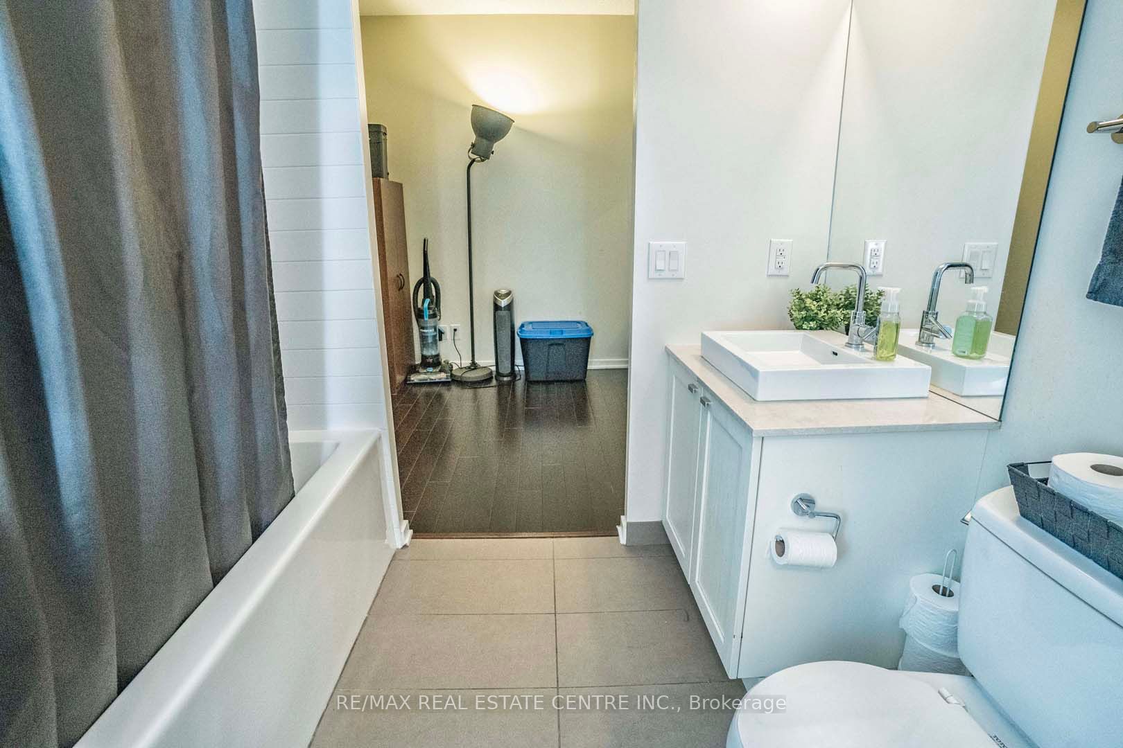 105 The Queensway Ave, #415
