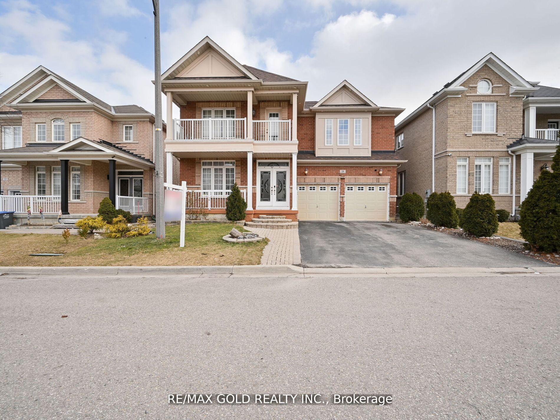25 Maverick Cres