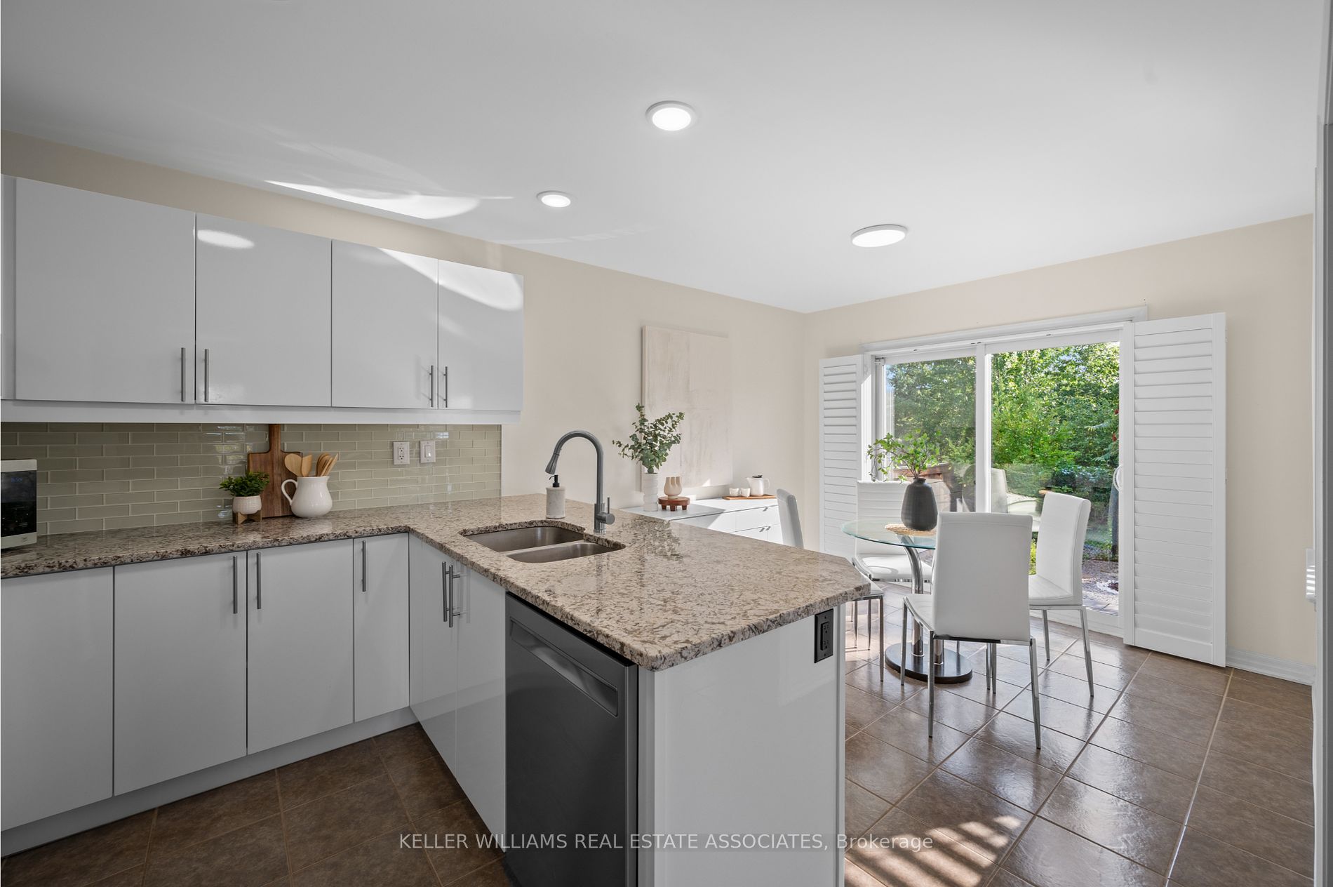 1002 Solomon Crt