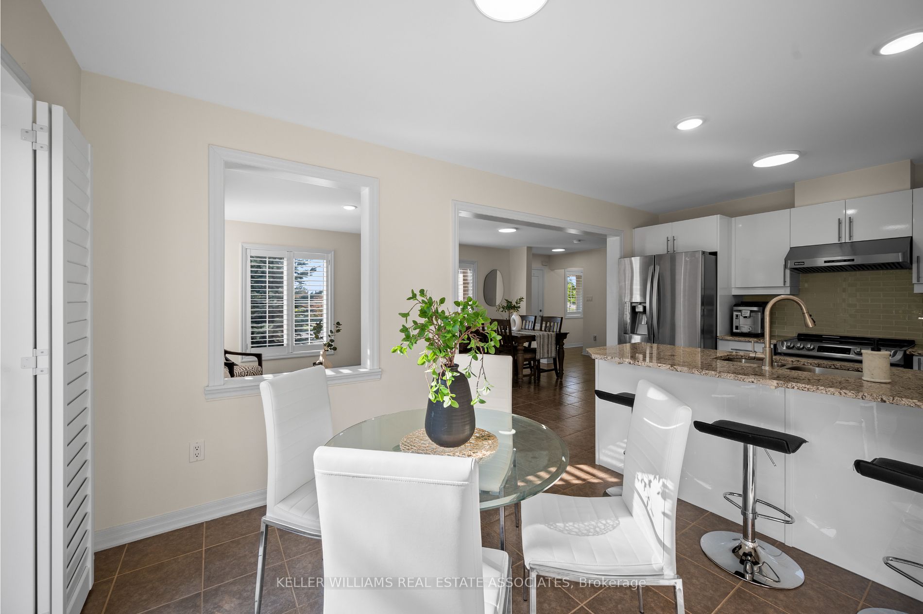 1002 Solomon Crt