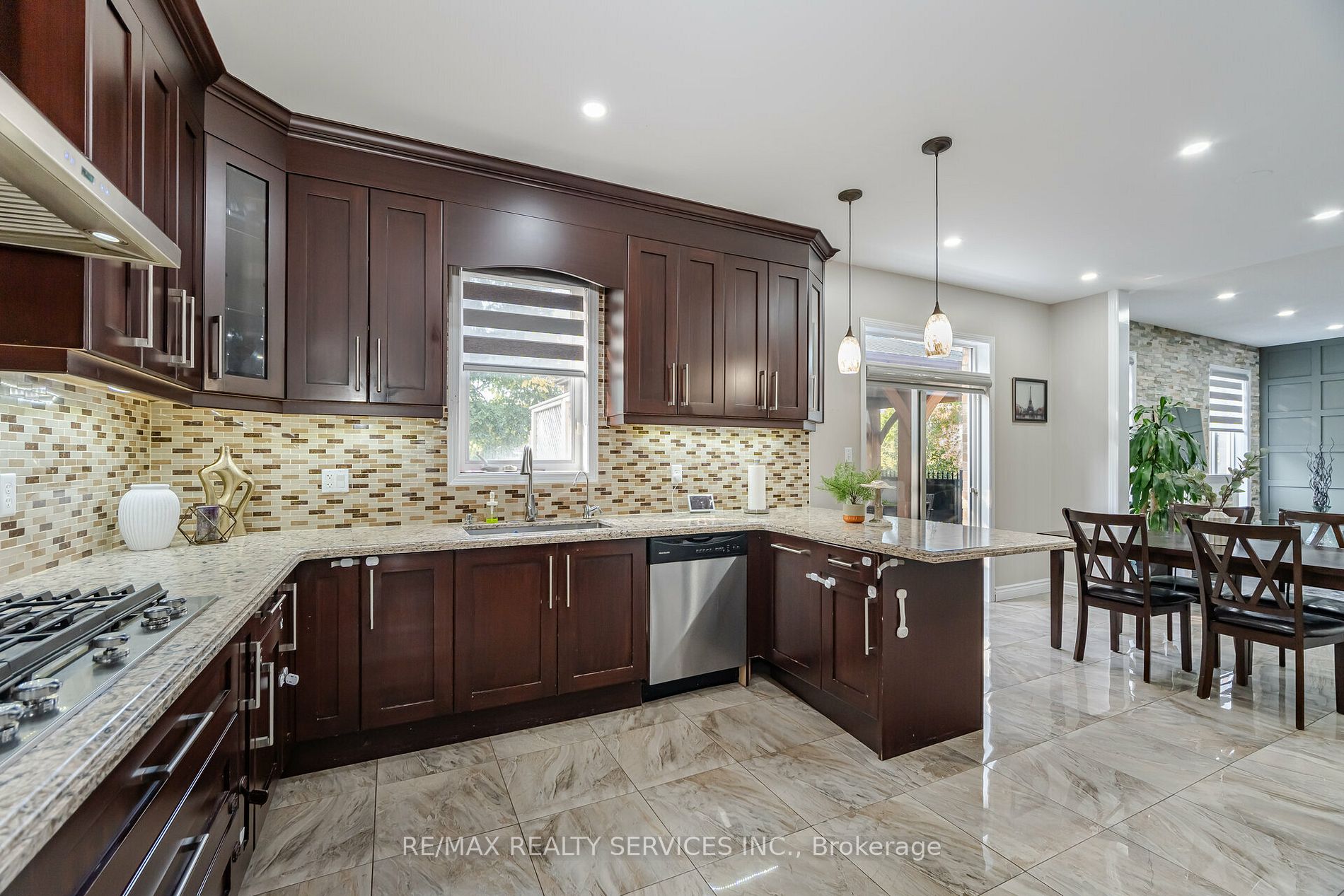 18 Tideland Dr