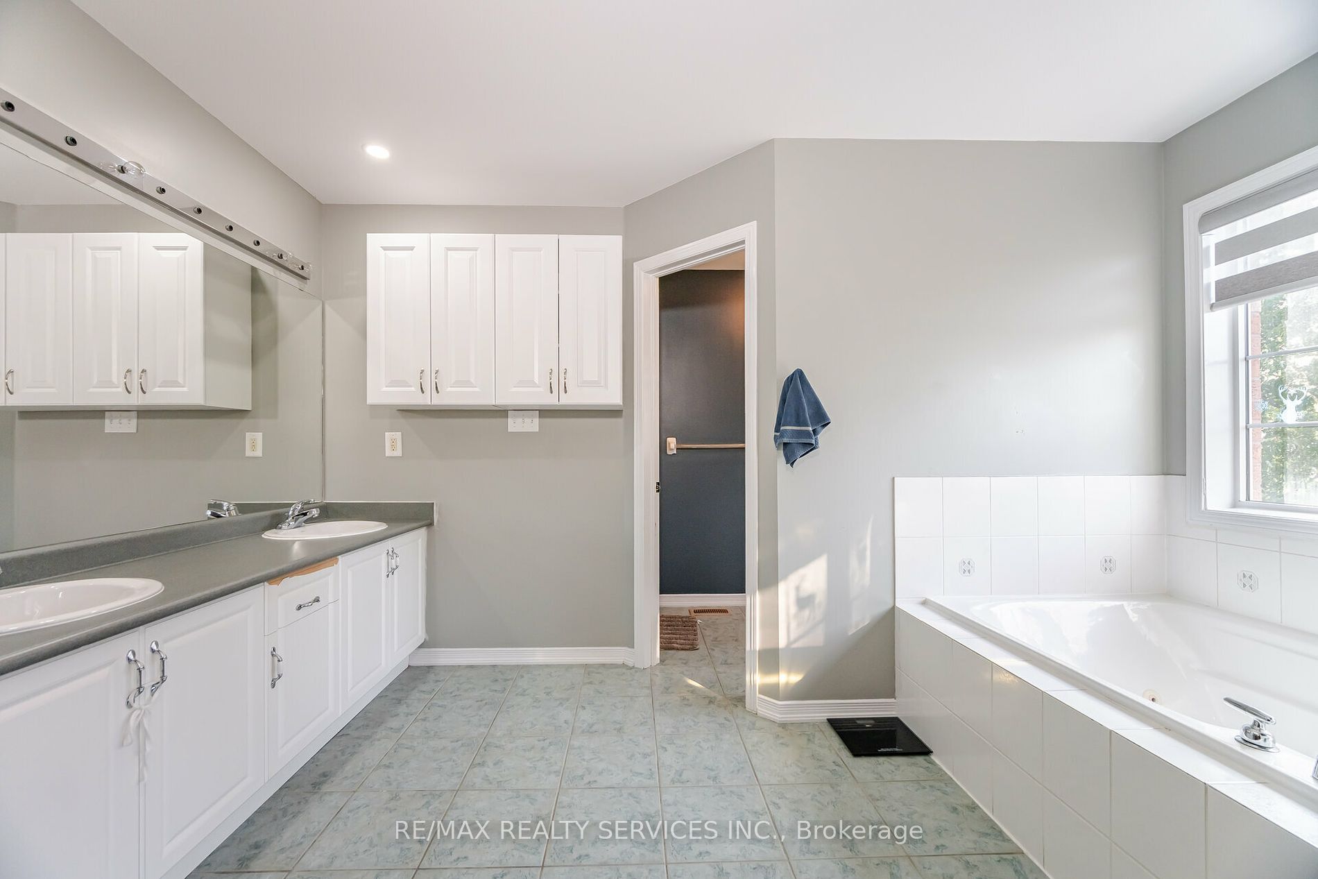 18 Tideland Dr
