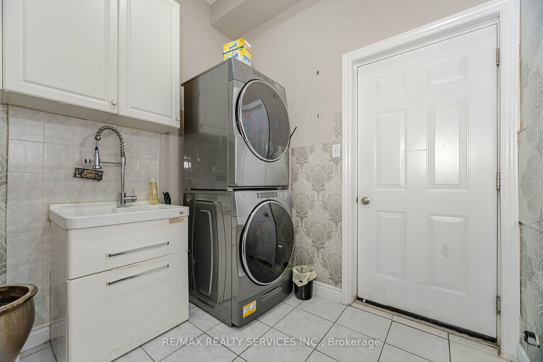 18 Tideland Dr