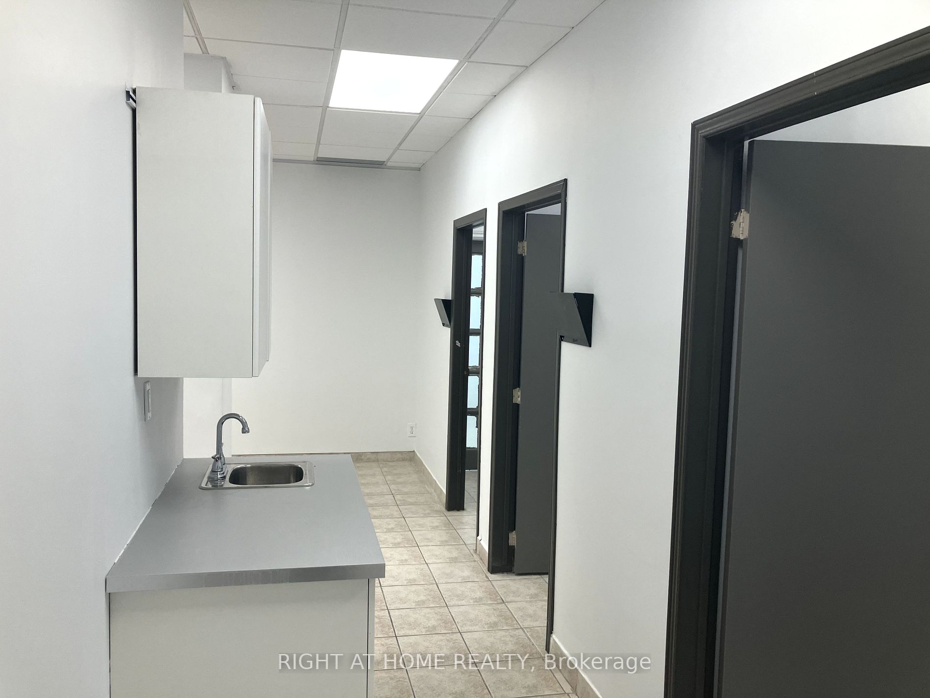 1017 Wilson Ave, #401&404