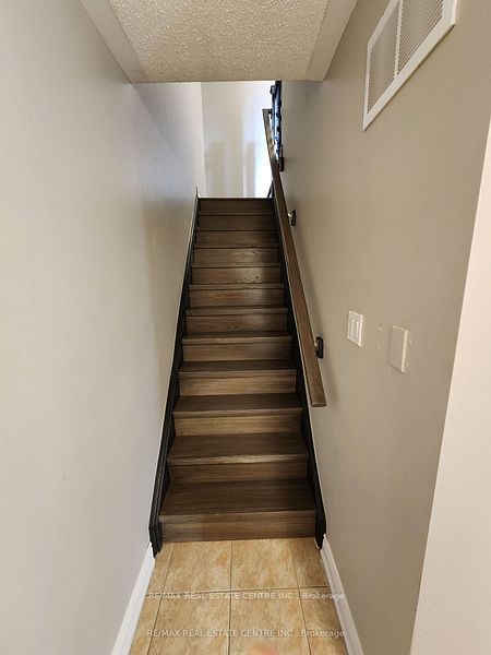 950 Burgess Gdns