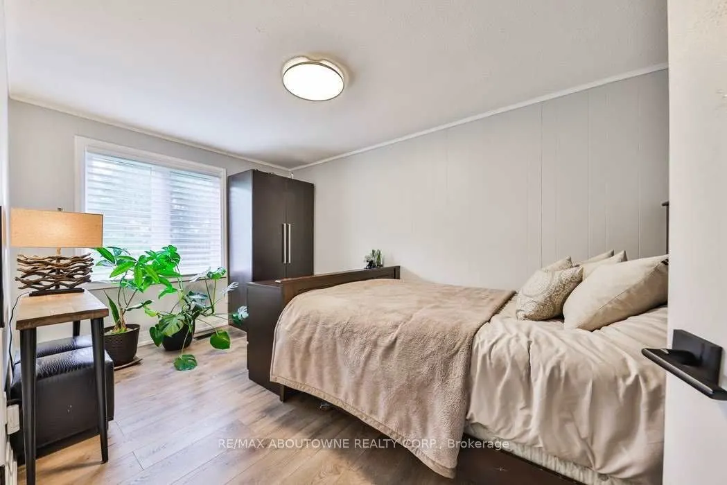 2204 Shardawn Mews