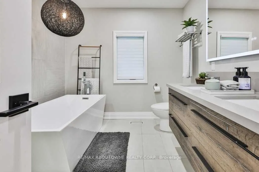 2204 Shardawn Mews