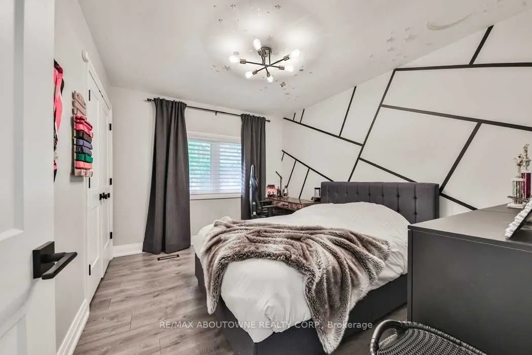 2204 Shardawn Mews