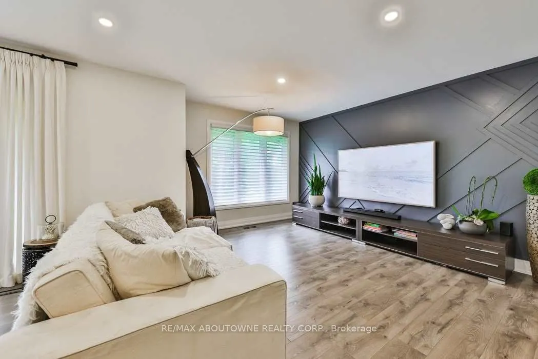 2204 Shardawn Mews