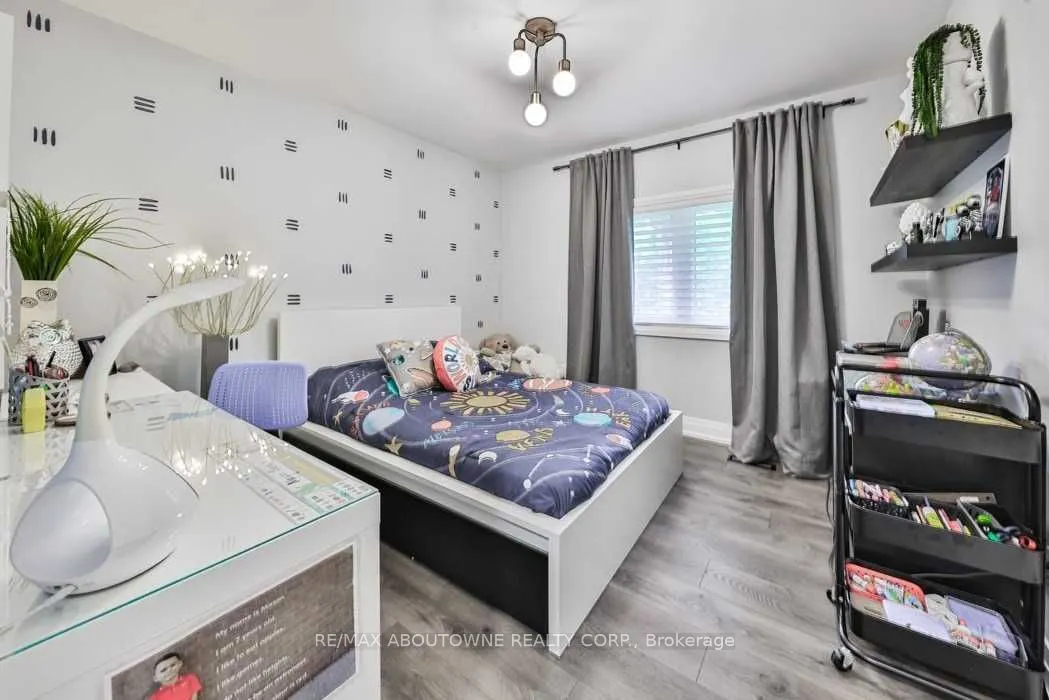 2204 Shardawn Mews