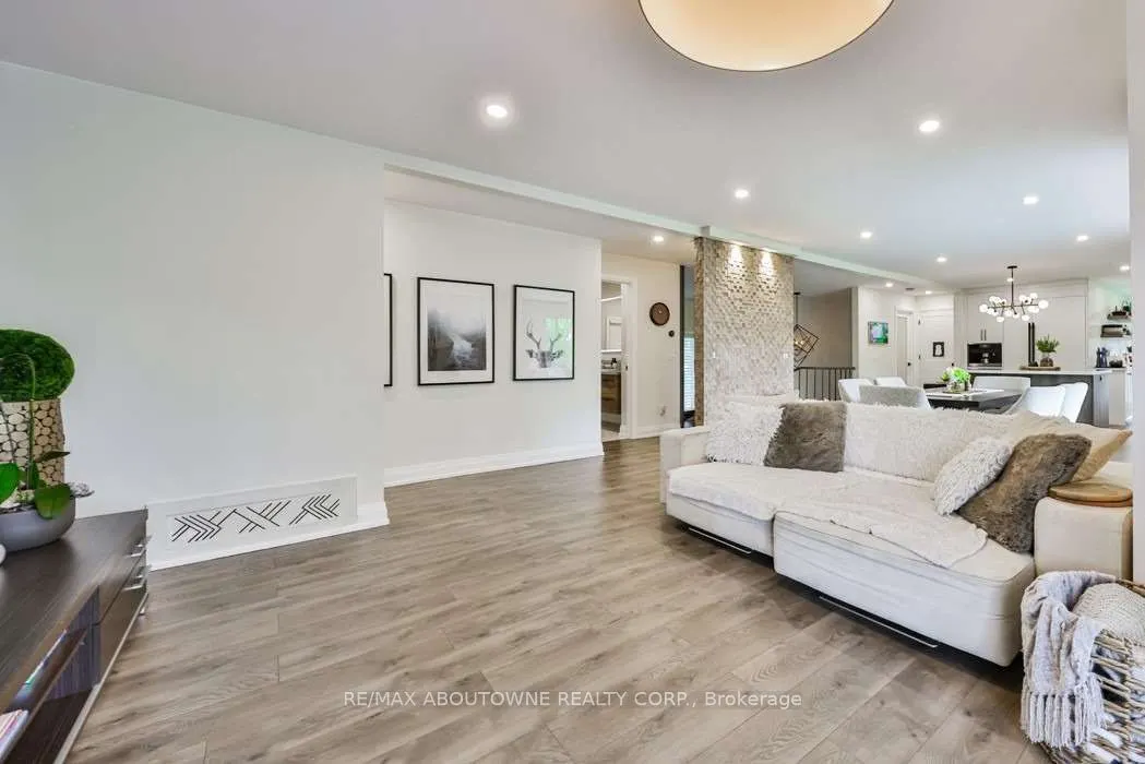 2204 Shardawn Mews