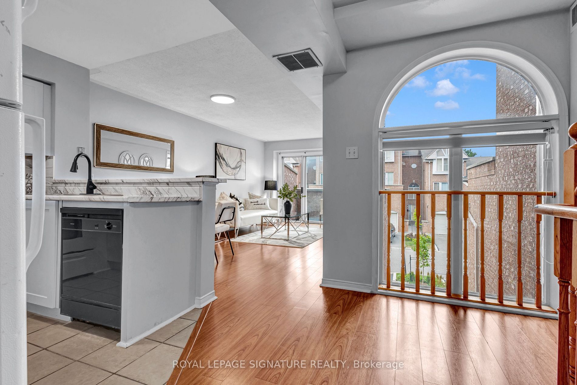 99 Bristol Rd E, #165