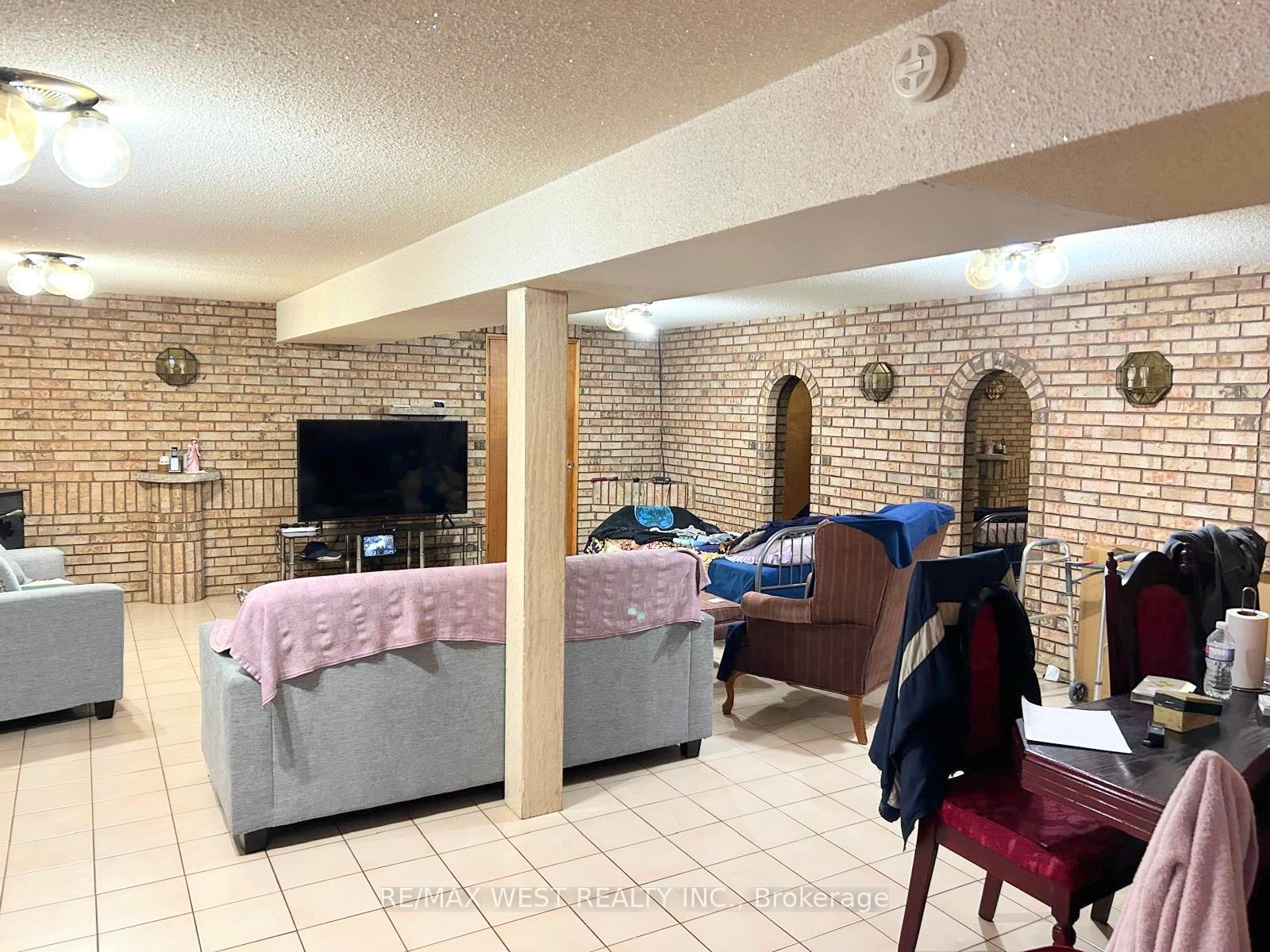 3481 Chipley Cres