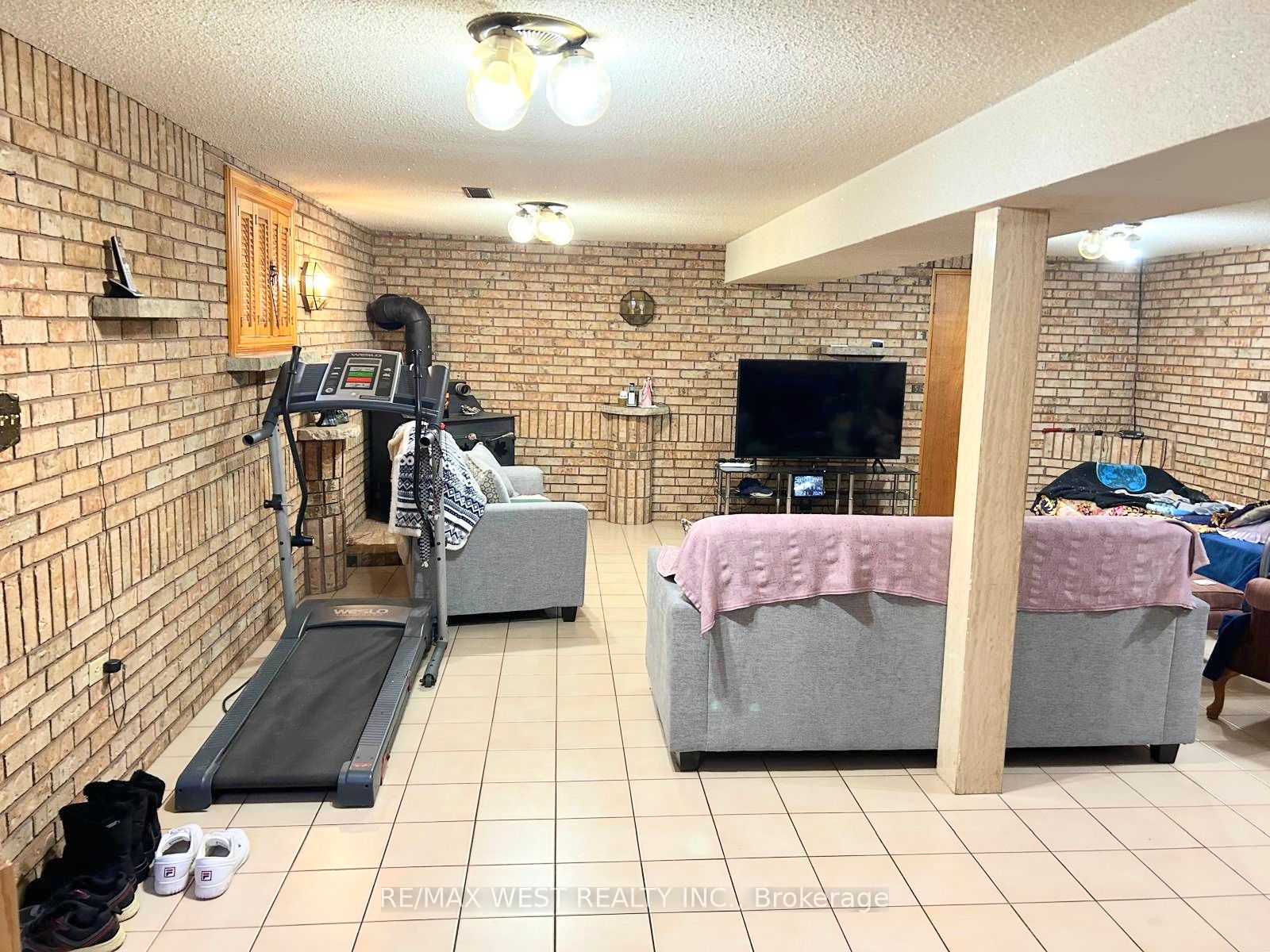 3481 Chipley Cres