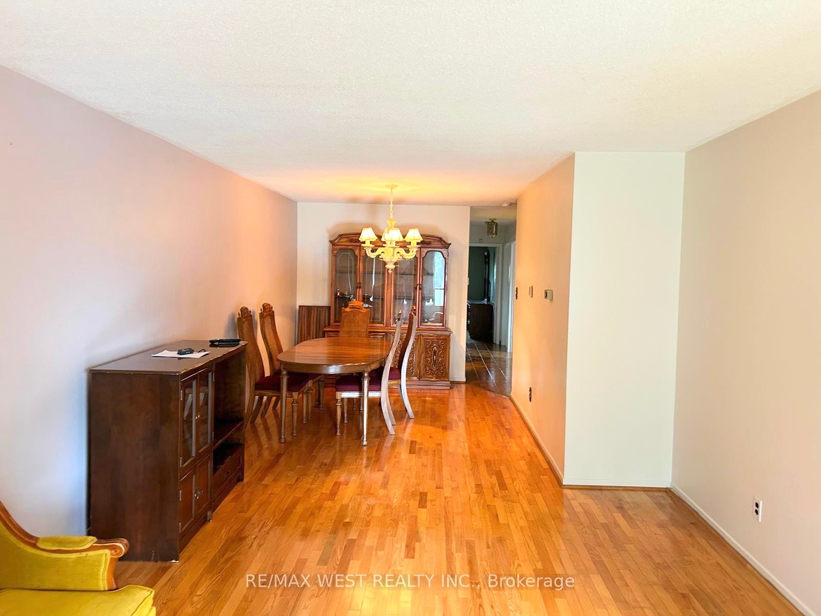 3481 Chipley Cres