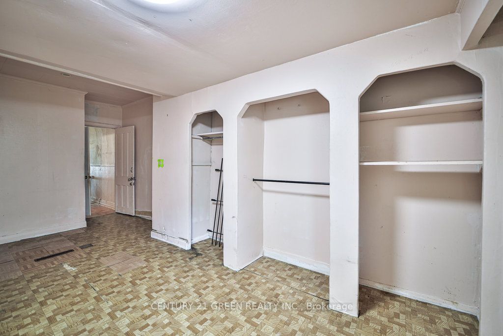 990 Dovercourt Rd