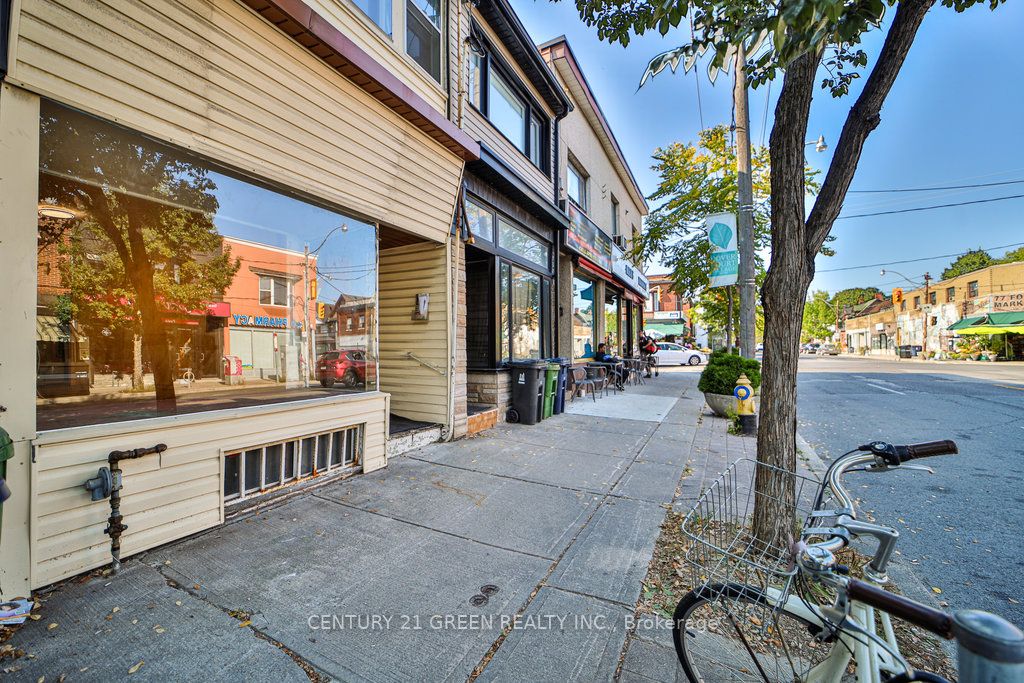 990 Dovercourt Rd