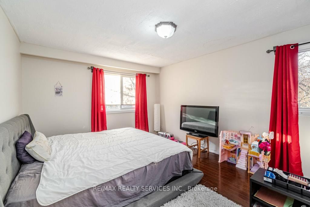 13 Weybridge Tr