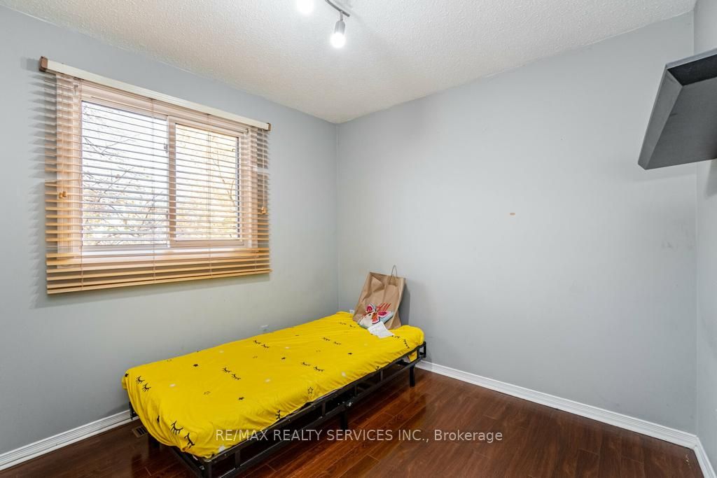 13 Weybridge Tr