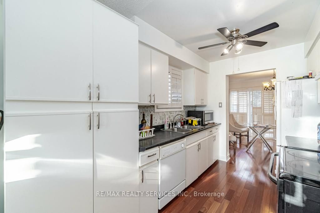 13 Weybridge Tr