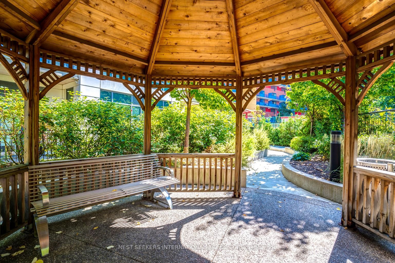 840 Queens Plate Dr, #102