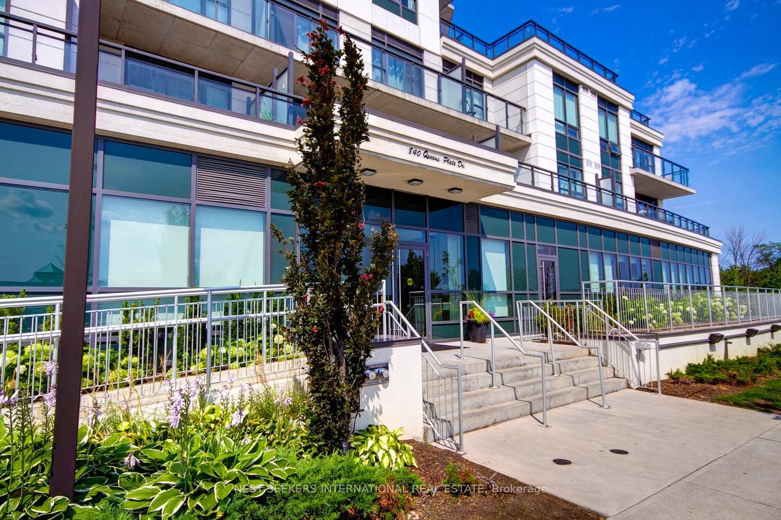 840 Queens Plate Dr, #102