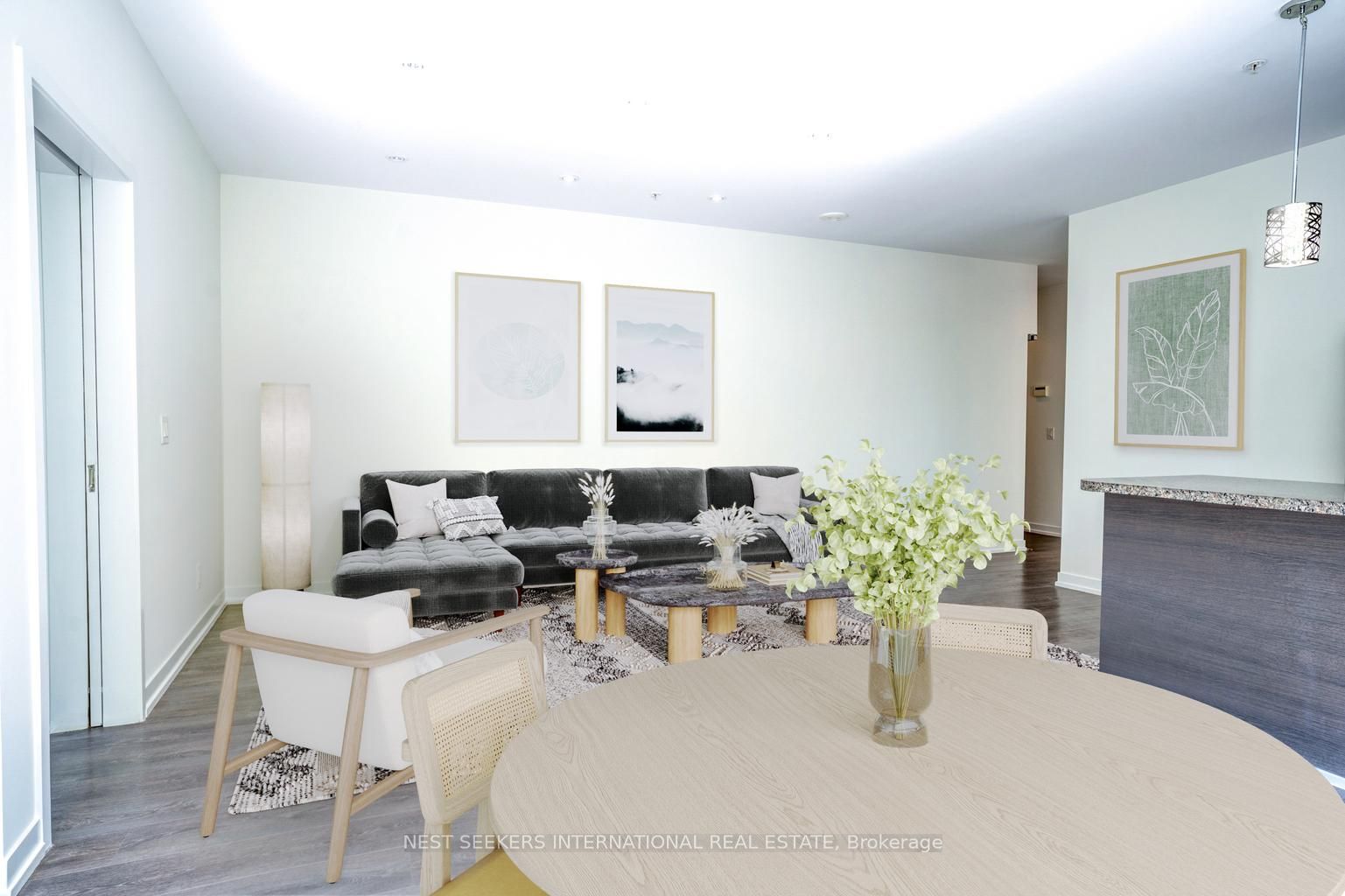 840 Queens Plate Dr, #102