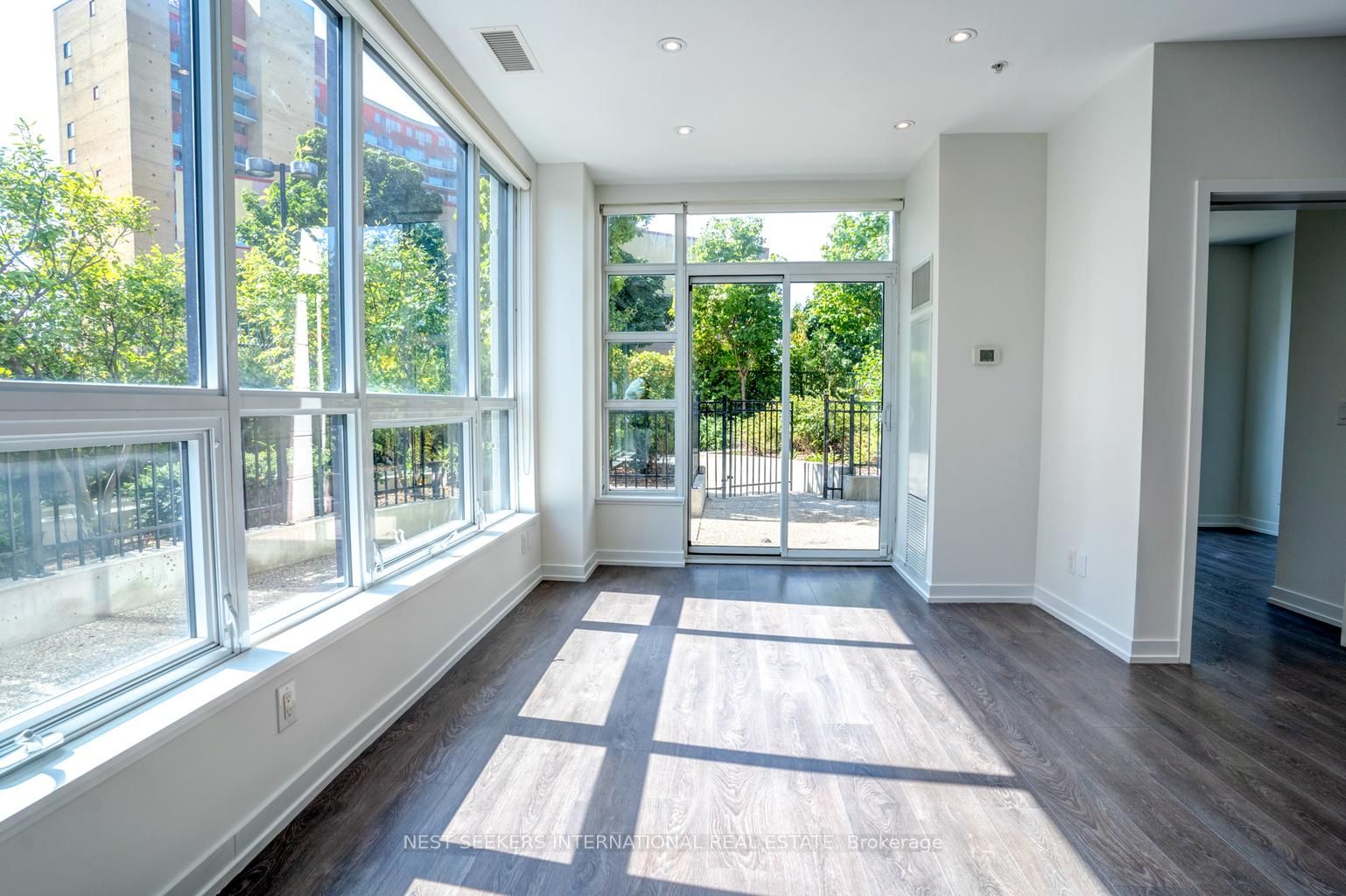840 Queens Plate Dr, #102