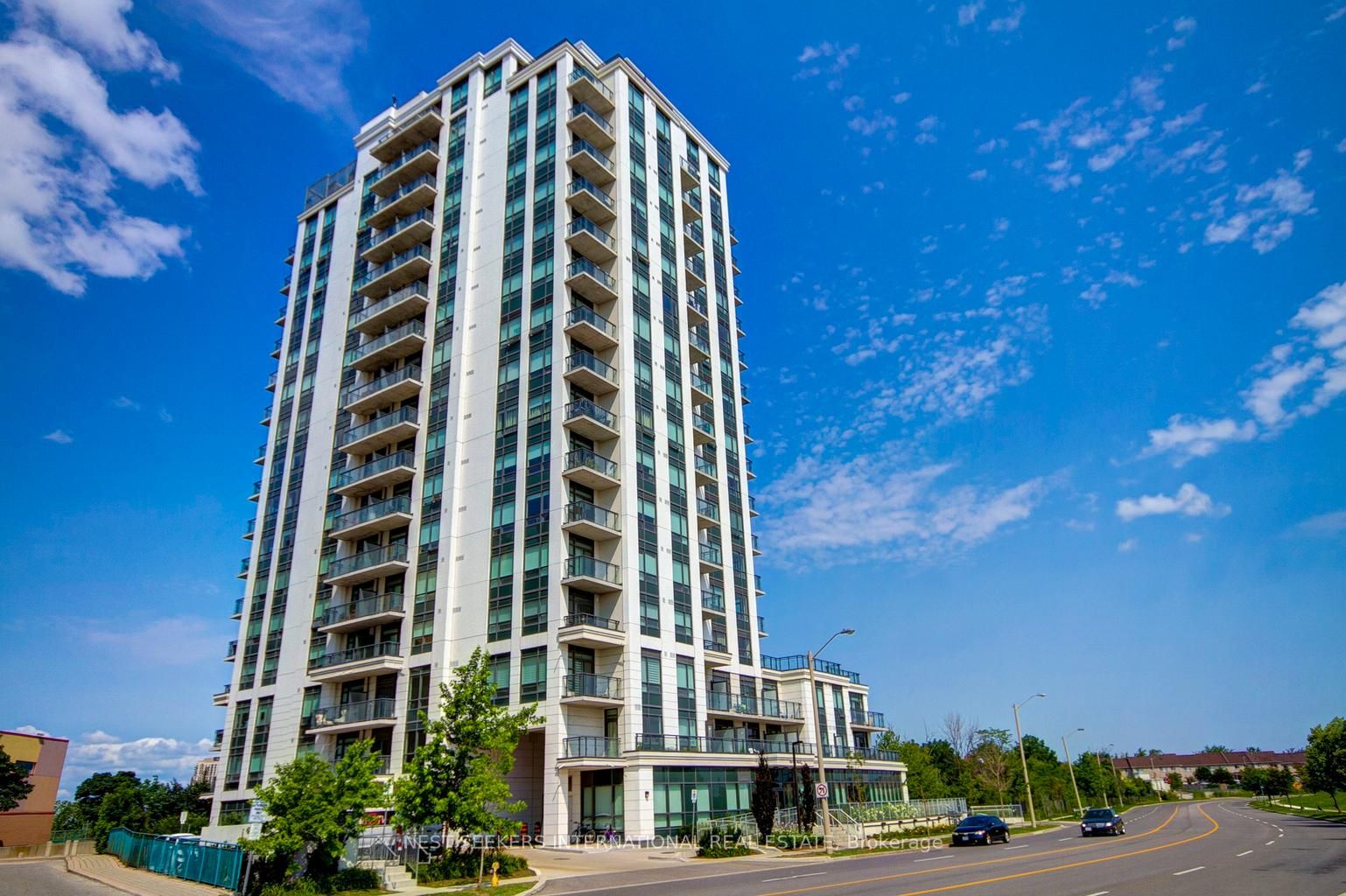 840 Queens Plate Dr, #102