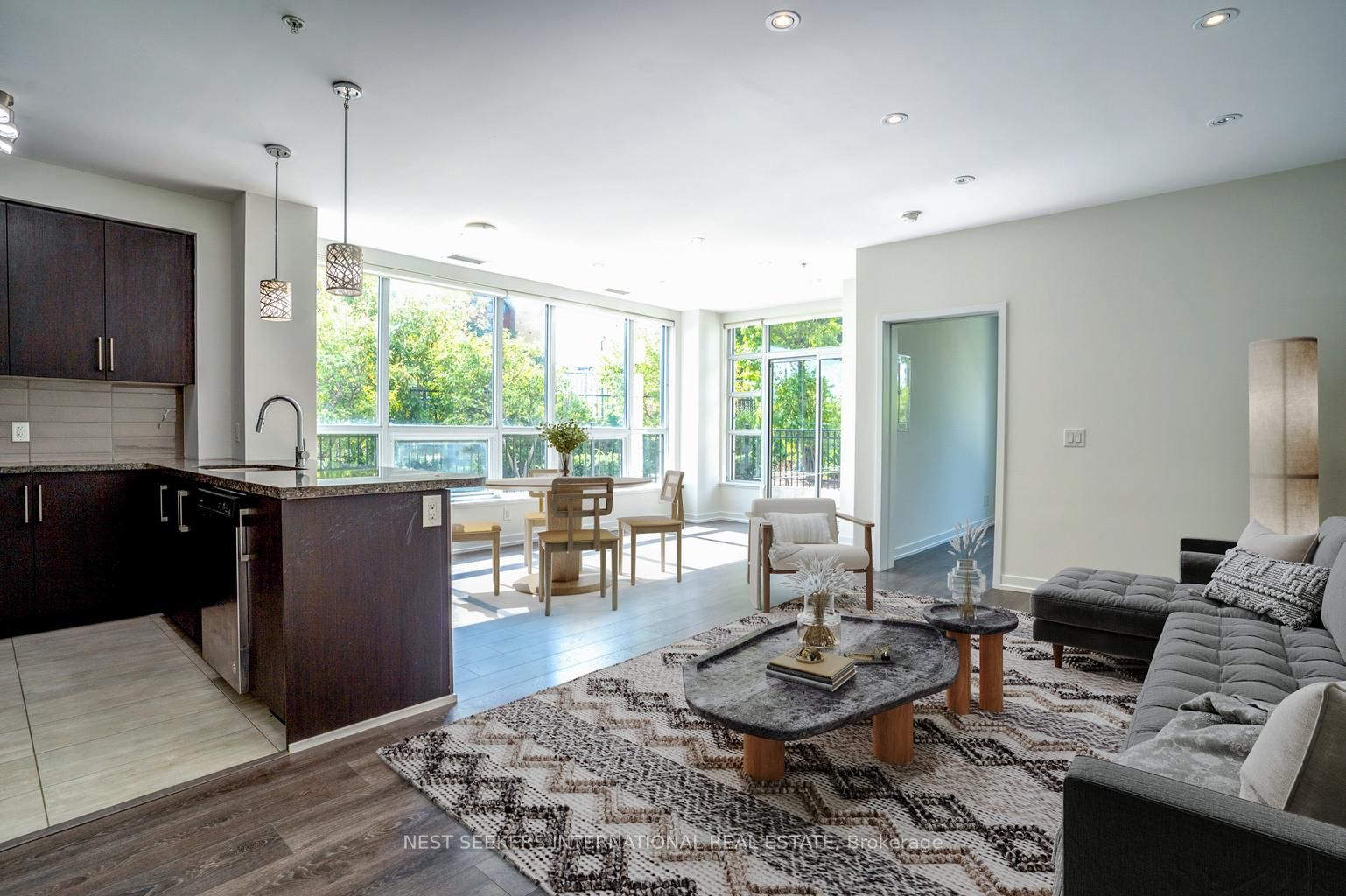 840 Queens Plate Dr, #102
