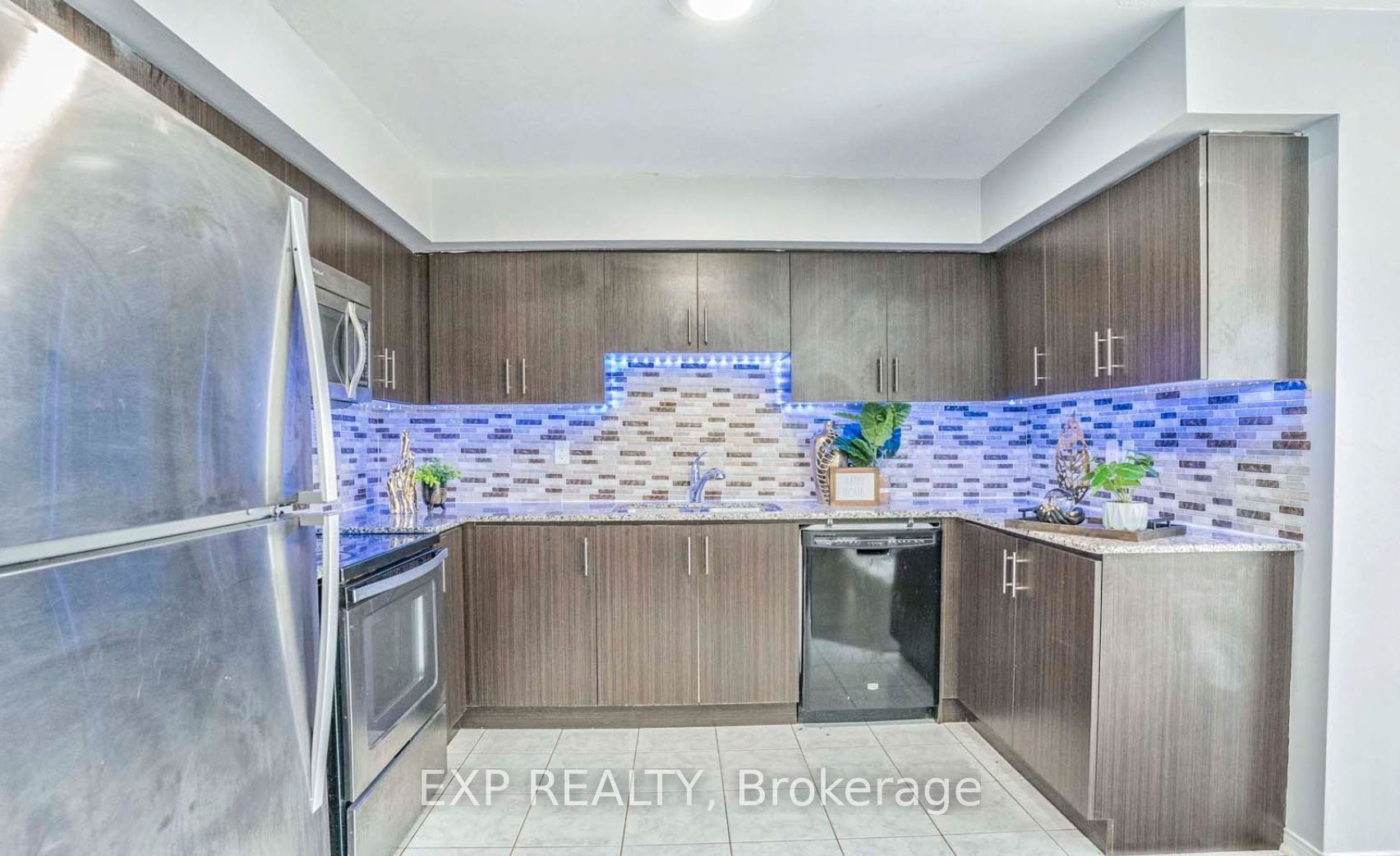 2500 Post Rd, #4